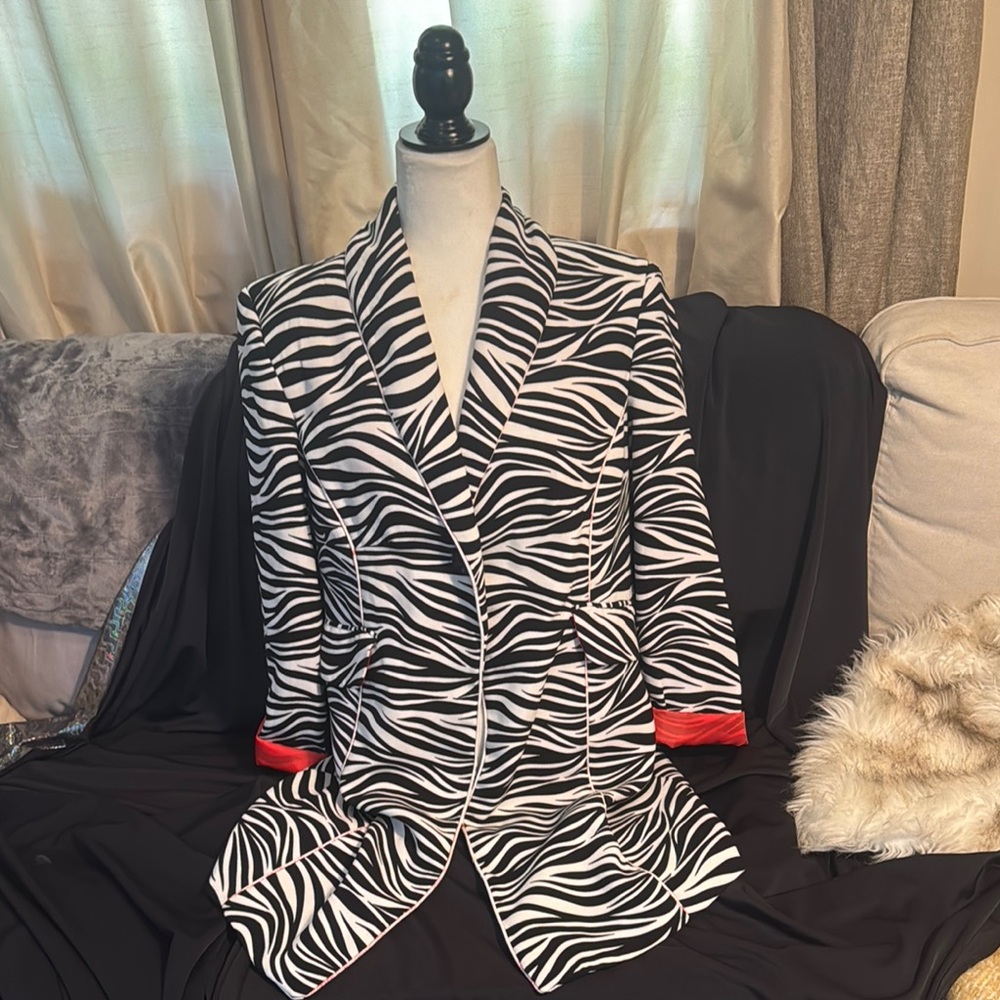 Make a statement in this Black and White Blazer with Classic Suit Jacket Style